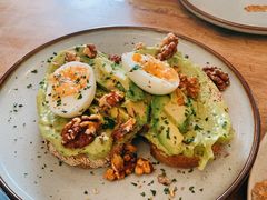 牛油果煮蛋吐司-RAC BAR(安福路店)