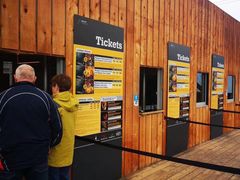 -怀托摩萤火虫洞