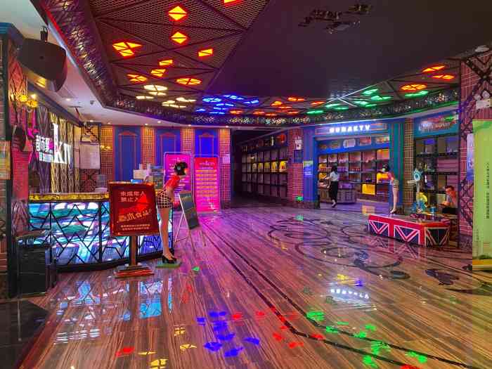 都市聚点量贩ktv-"仅限中大包以下房型无论是经典歌曲还是抖音.