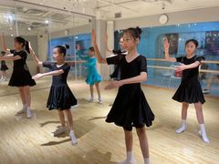 -炫艺舞蹈培训中心(枫尚奥特莱斯店)