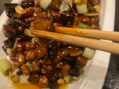 宫保鸡丁-夫妻肺片·中华老字号·正宗川菜(春熙路店)