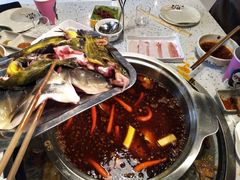 菜品丰富、新鲜、水果特别丰富、五花肉、乌鱼片特别好吃，鱼的种类很多，烤肉味道很不错。-多多鱼自助烤肉鱼火锅(万兴花园店)