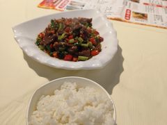 小炒黄牛肉-江湖亮亮蒸虾大排档烤全羊清真(武汉总店)