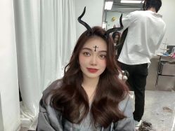 -MODEL'S HAIR