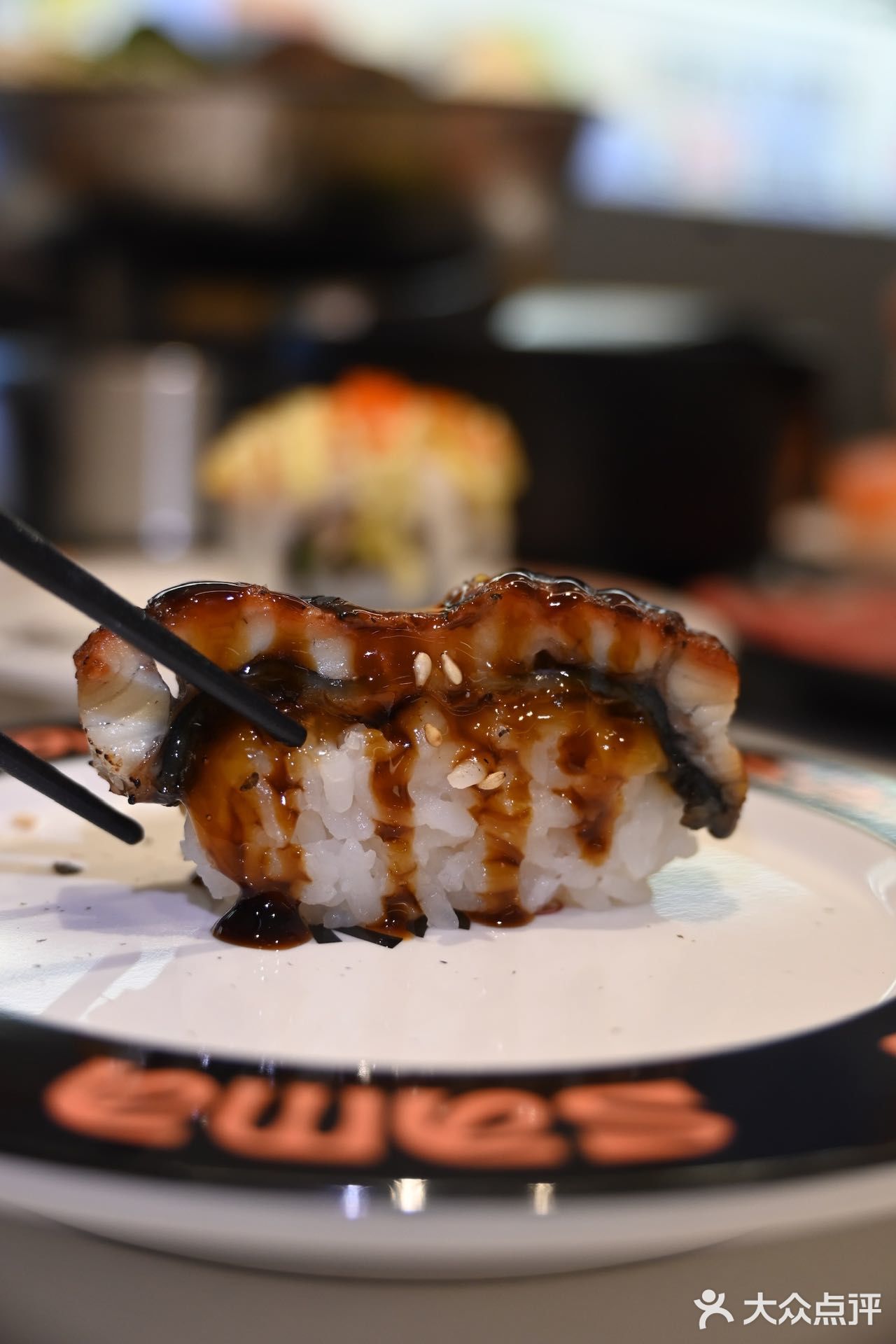 牛肉记得要裹上鸡蛋液来吃会更加鲜嫩。厚切鳗鱼寿司