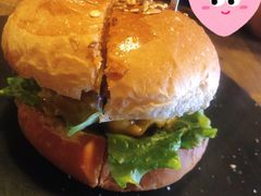 烤菠萝汉堡-HIGH FIVE哈福手工汉堡(桂林路店)