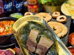 招牌五花肉包山葱叶-火炉情韩国料理店(古田路店)