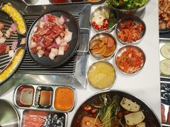 -山野的朋友露营炭火烤肉