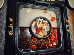 -老牌坊云南鱼豆花火锅(哈西万达店)