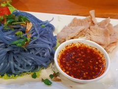 -Chom Cafe and Restaurant