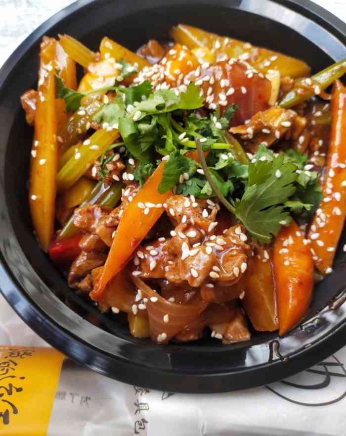 青柠三汁焖锅-"口感很不错,食材吃着挺新鲜的,相比其他焖.