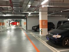 -虹桥天地-停车场