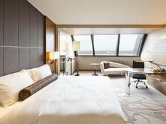 -上海滴水湖皇冠假日酒店