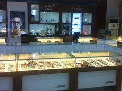 直通车眼镜平价超市-南吴眼镜·暴龙镜片官方授权店(递铺中路店)