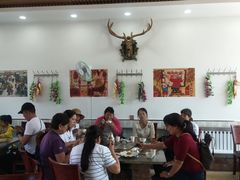 大堂-粘豆包柴火铁锅炖