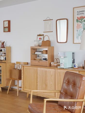 在装修的时候，屋主决定不装电视