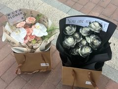 -何兮花店·气球派对鲜花店(马桥银春路万科城店)