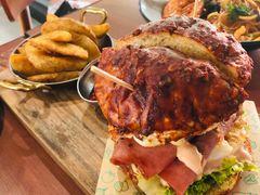 双蛋指椒牛肉汉堡-魏斯理汉堡(西安沣东吾悦店)