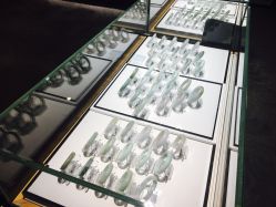 -北京七彩云南翡翠珠宝旗舰店(月坛店)