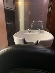 -AKOZO Beauty Salon