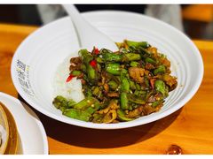 小炒肉盖浇饭-弄堂咪道-饭香·面香·馄饨香(兴梅店)
