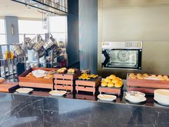 面包甜点陈列柜-锦厨自助餐厅·海鲜·牛扒(海口索菲特大酒店)