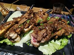 烤羊腿-路边摊小炉子烧烤