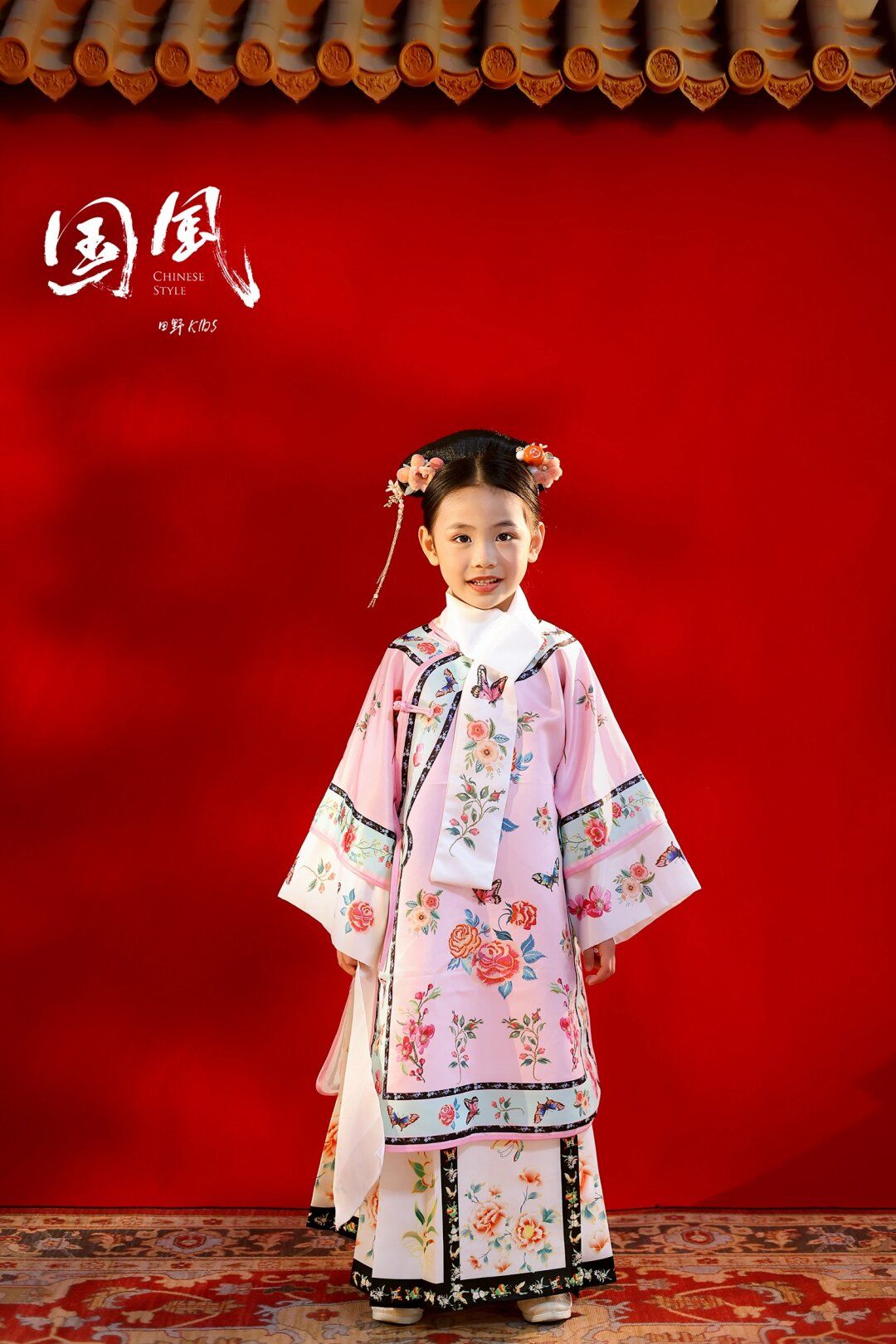 n近期超火的格格写真
一身旗服古韵满满配以国潮元素
这一套