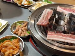 -围炉肉舍•炭烤活鳗•丹东海鲜烤肉(步行街店)