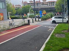 -麦当劳(长江西路得来速店)