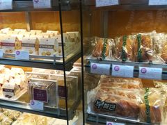 面包甜点陈列柜-凯司令西点房(虹桥路站店)