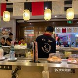 两个人吃了这么多 还有五六盘寿司