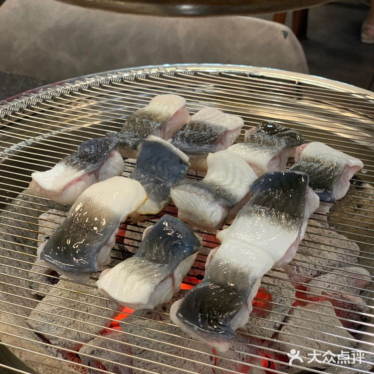 天了噜，这盘鳗鱼上桌神经还会动