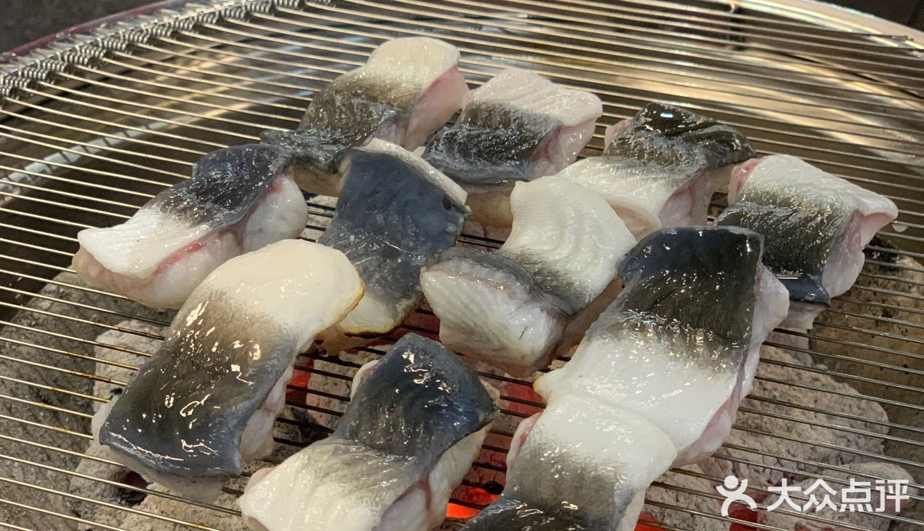 天了噜，这盘鳗鱼上桌神经还会动