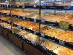 面包甜点陈列柜-蜂蝶来饼店(拱北总店)