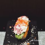 咬一口的寿司幸福