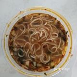 屋内环境干净整洁。特别喜欢吃她家的酸辣米粉和炸石蛋