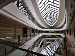 -上海滴水湖皇冠假日酒店