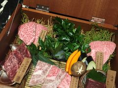 -山川小町·极番烧肉(新地假日广场店)
