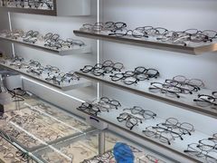 -美式眼镜·授权蔡司.依视路.尼康.豪雅.明月(南翔印象城店)