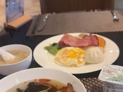 -筠咖啡西餐厅(上海国展宝龙丽筠酒店)