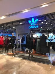-adidas(德基广场店)