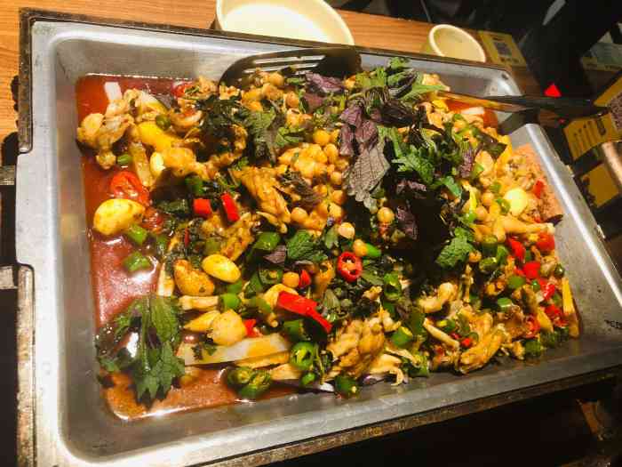 蛙江湖(悦荟v11店)-"[薄荷]环境:还不行吧 [服务铃]服务.