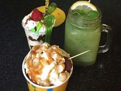 -莓园冰淇淋店