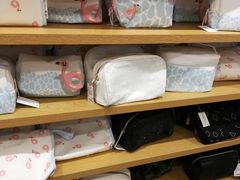 -名创优品(江南新地店)