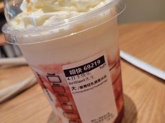 草莓轻乳酪星冰乐-星巴克臻选(湛江鼎盛广场店)