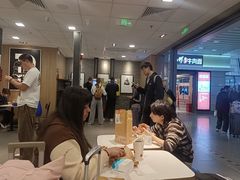 -麦当劳(上海虹桥站30B检票口楼上)
