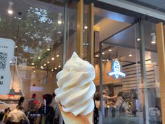 黄金蛋筒王脆筒-喜茶(上海打浦桥日月光gelato lab+店)