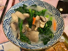 浓汤杂菇浸菜苗-中国大酒店·食街