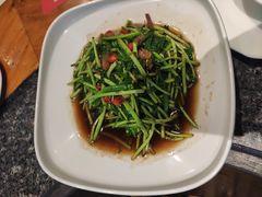 藜蒿炒腊肉-虾恋蛤蟆功